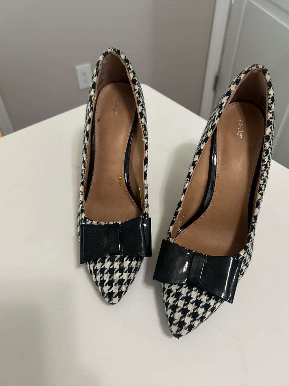 Black & White Houndstooth Pointed Toe Pumps with Bow